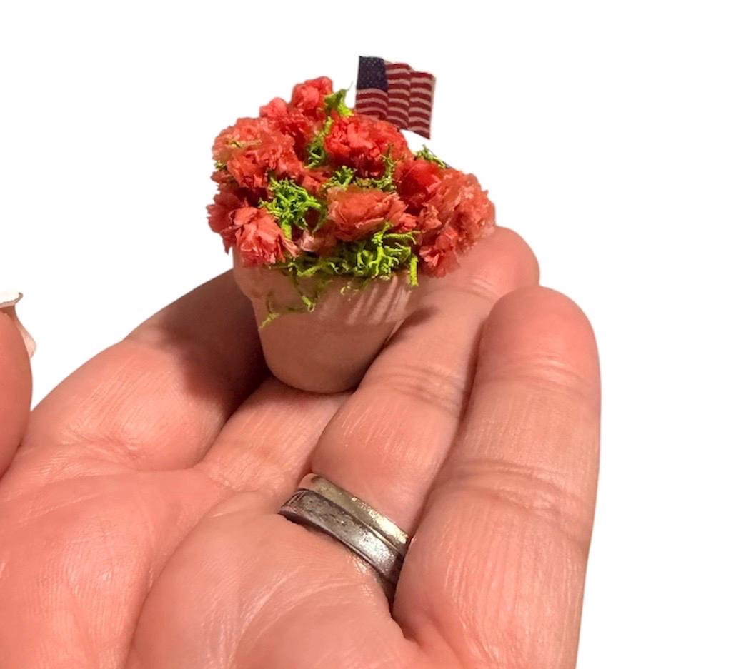 1:12 Scale July 4th Flowers in Terracotta Pot for dollhouse