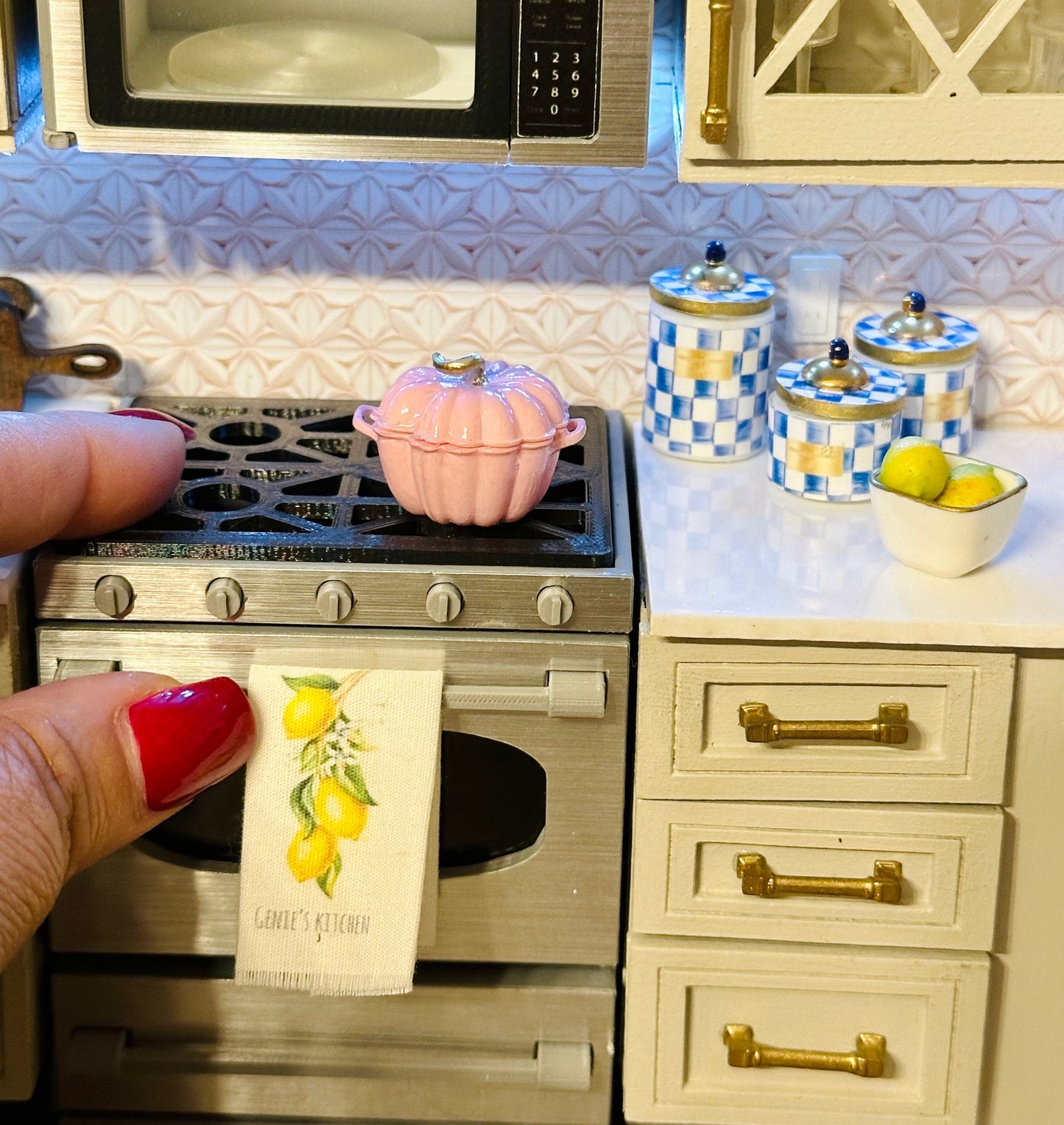 1:12 Pink Pumpkin Dutch Oven image 2