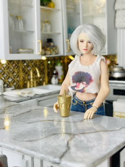 1:12 Scale Miniature Gold Tumbler cup for dollhouse image 1