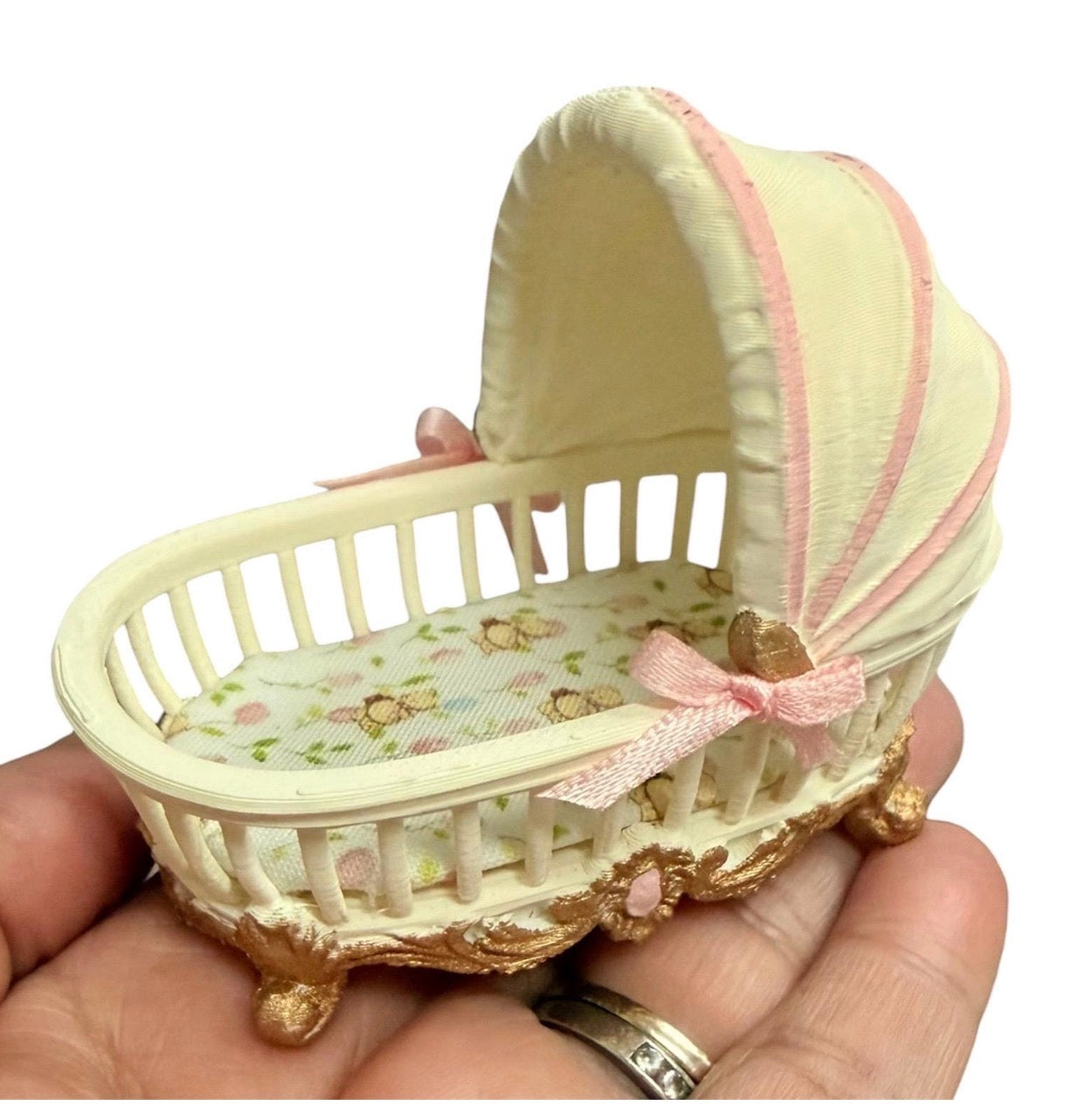 1:12 Scale Bassinet