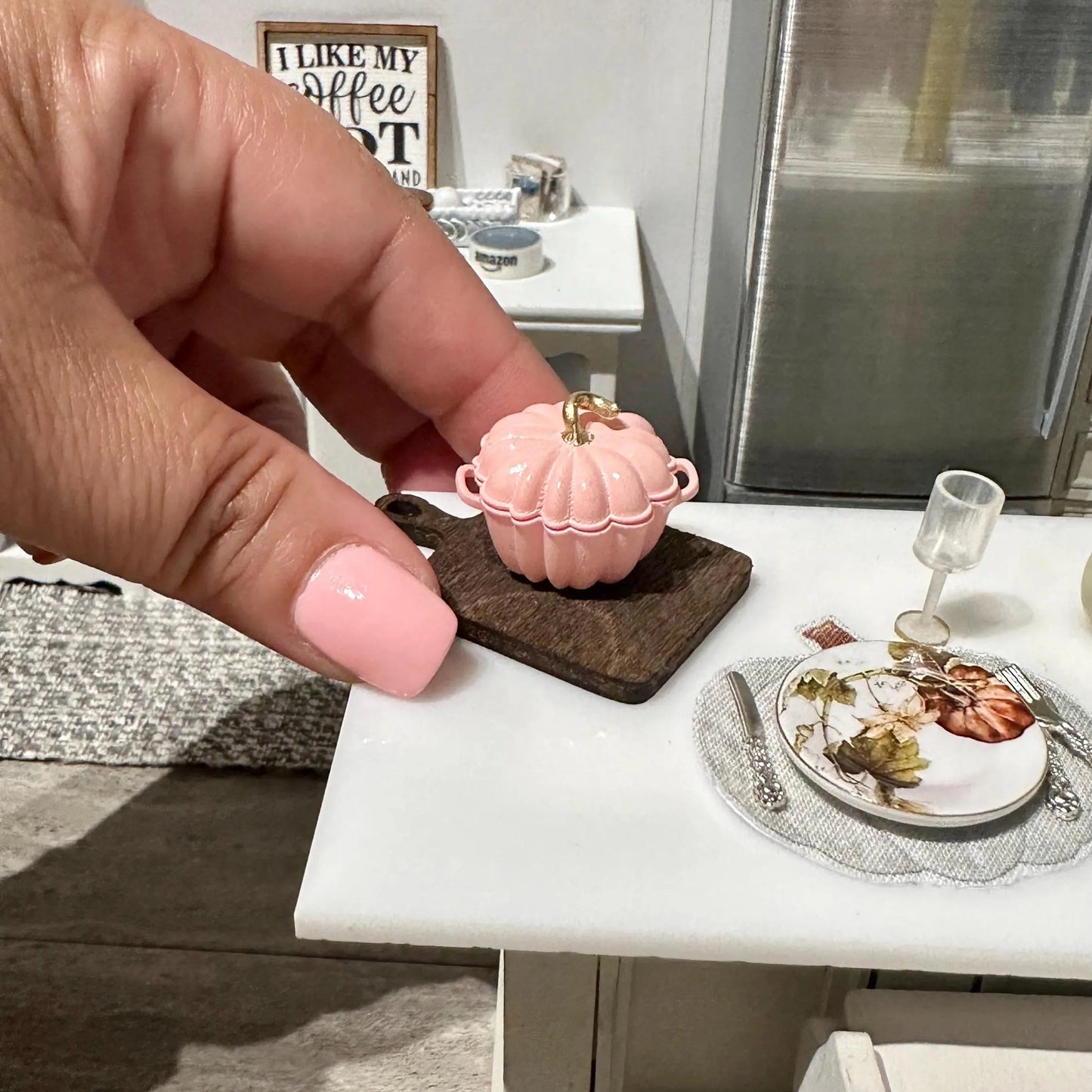 1:12 Pink Pumpkin Dutch Oven for Dollhouse decor