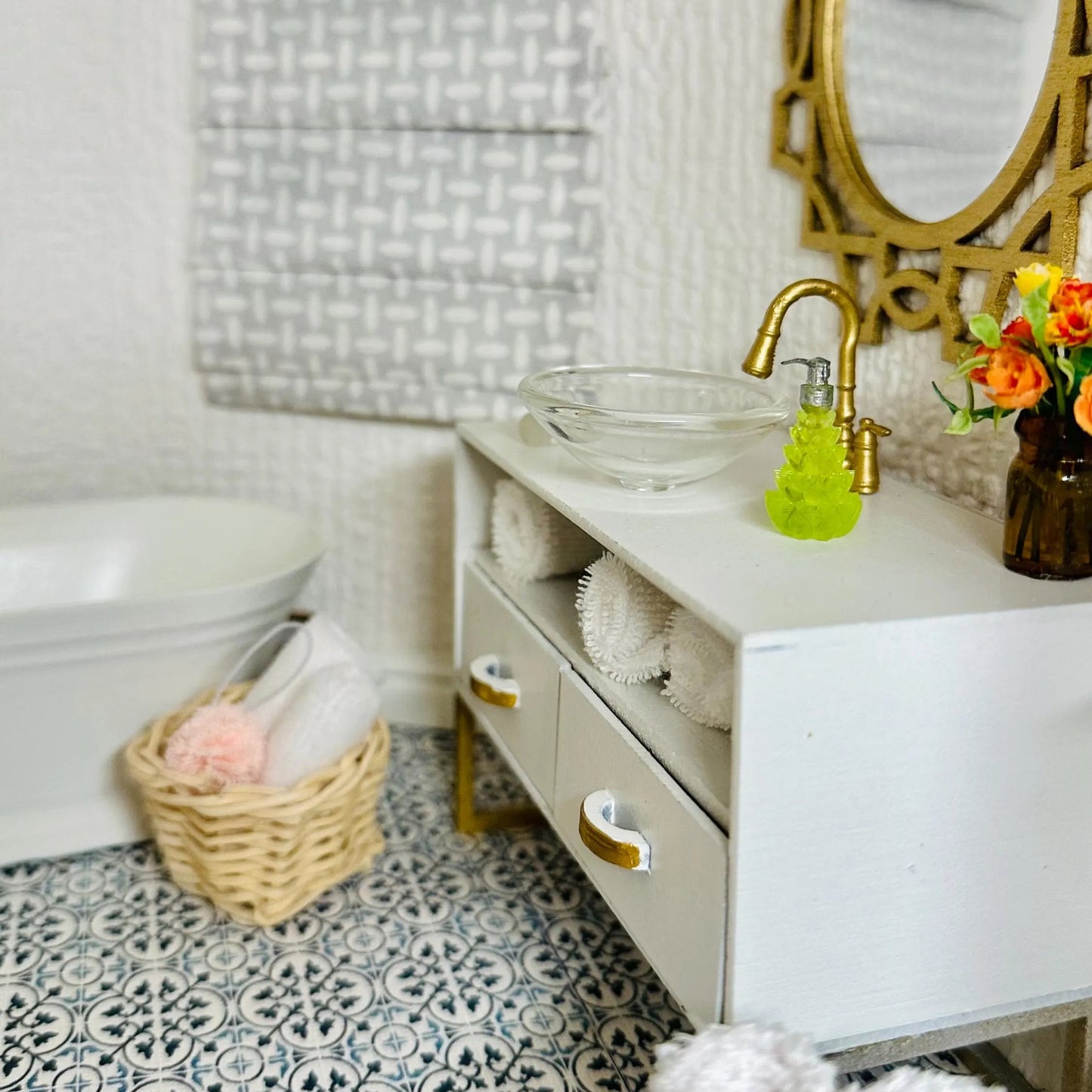 1:12 Scale Miniature Dollhouse Christmas Tree Soap Pump