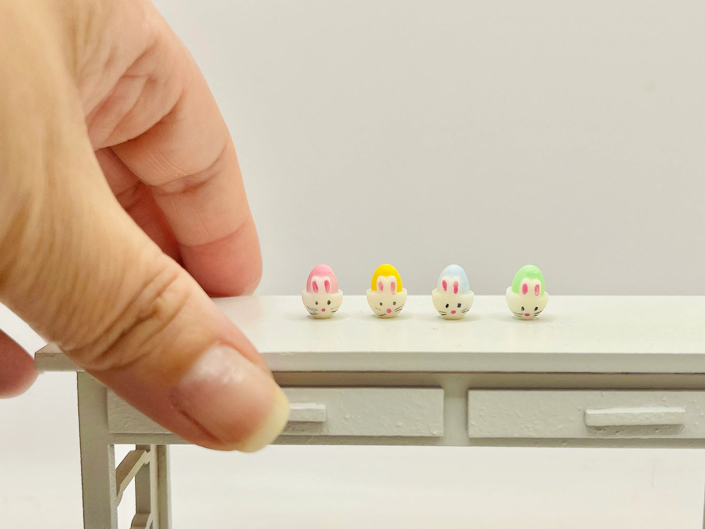1:12 Scale Miniature Easter Bunny Egg Holder with eggs for Dollhouse
