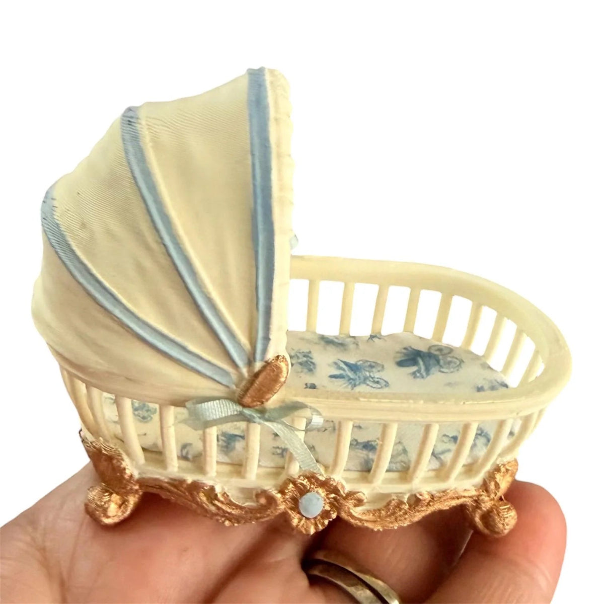 1:12 Baby or Zuru Baby Scale Bassinet for dollhouse