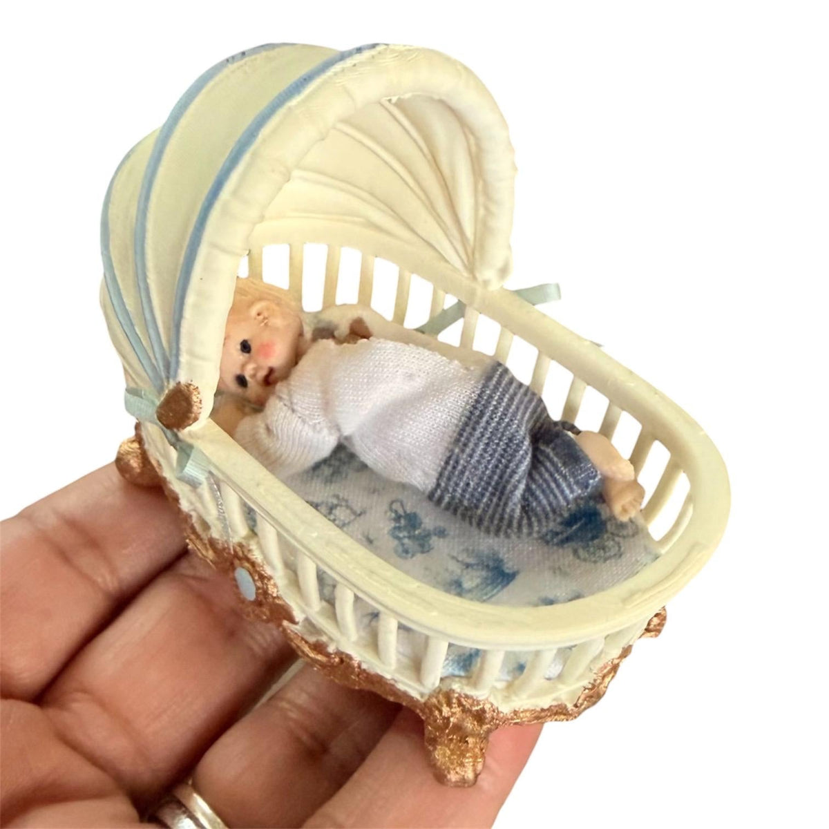 1:12 Baby or Zuru Baby Scale Bassinet for dollhouse