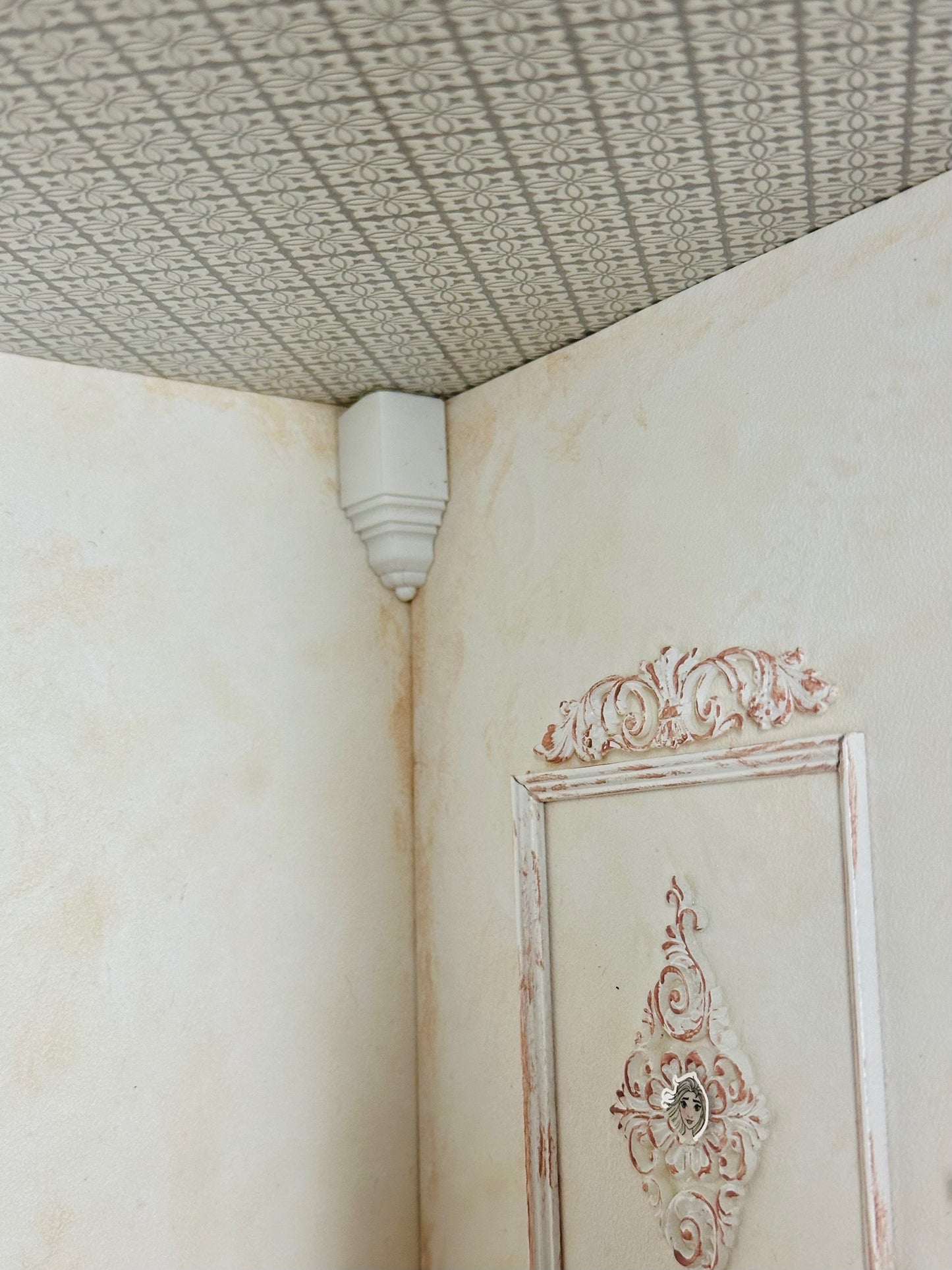 1:12 Scale Dollhouse Inside Corner Block 2 pc for crown moulding  image 1