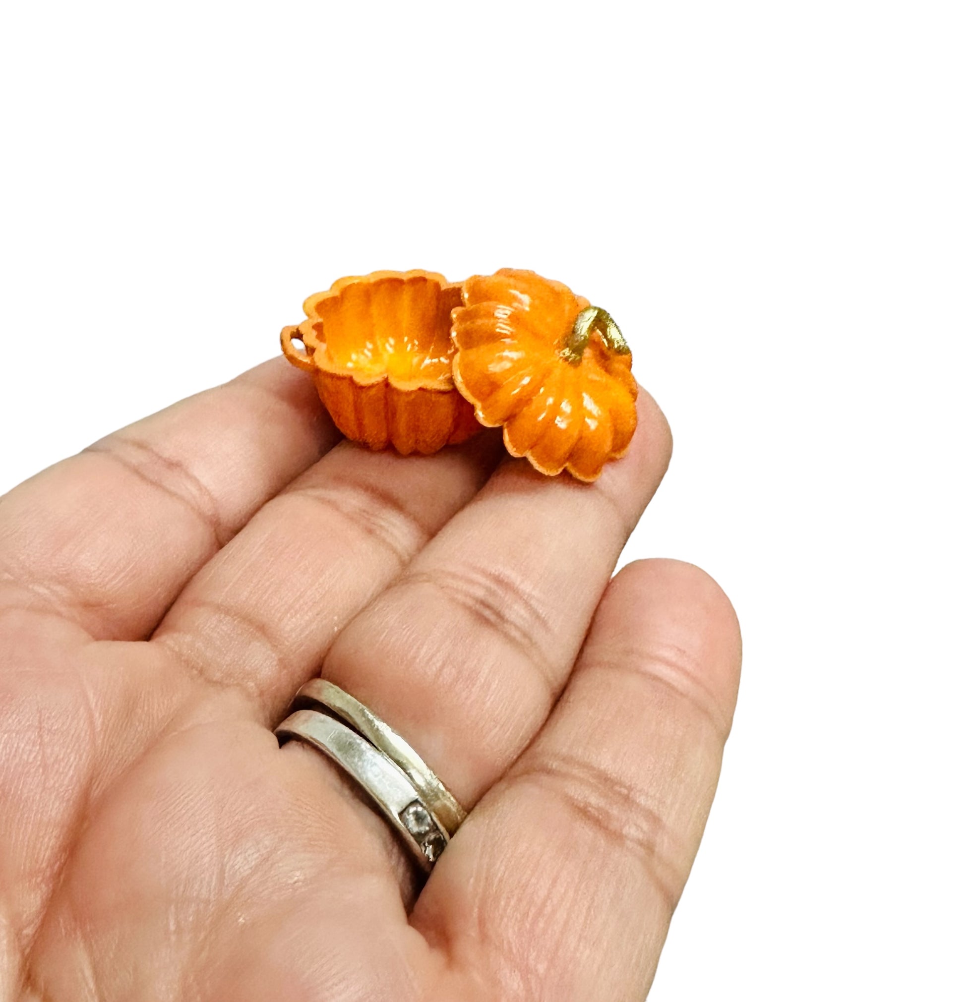 1:12 Pumpkin Dutch Oven  image 0