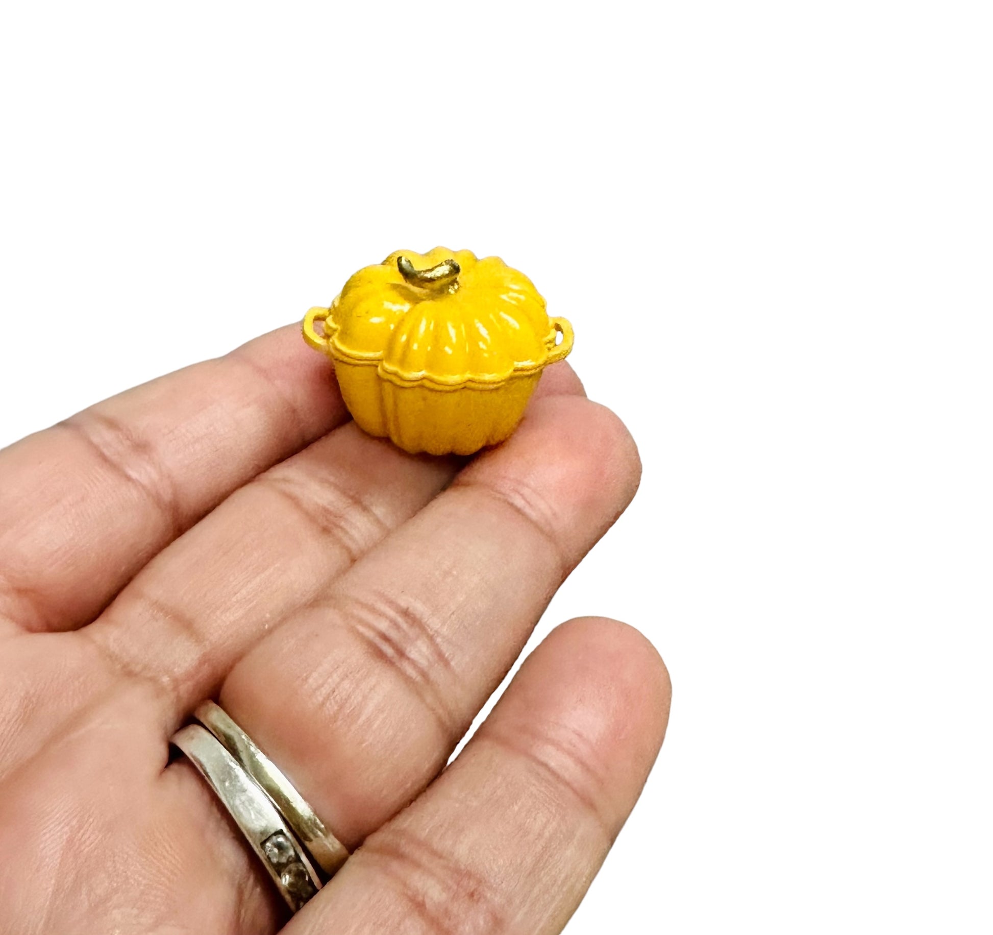 1:12 Yellow Pumpkin Dutch Oven  image 1