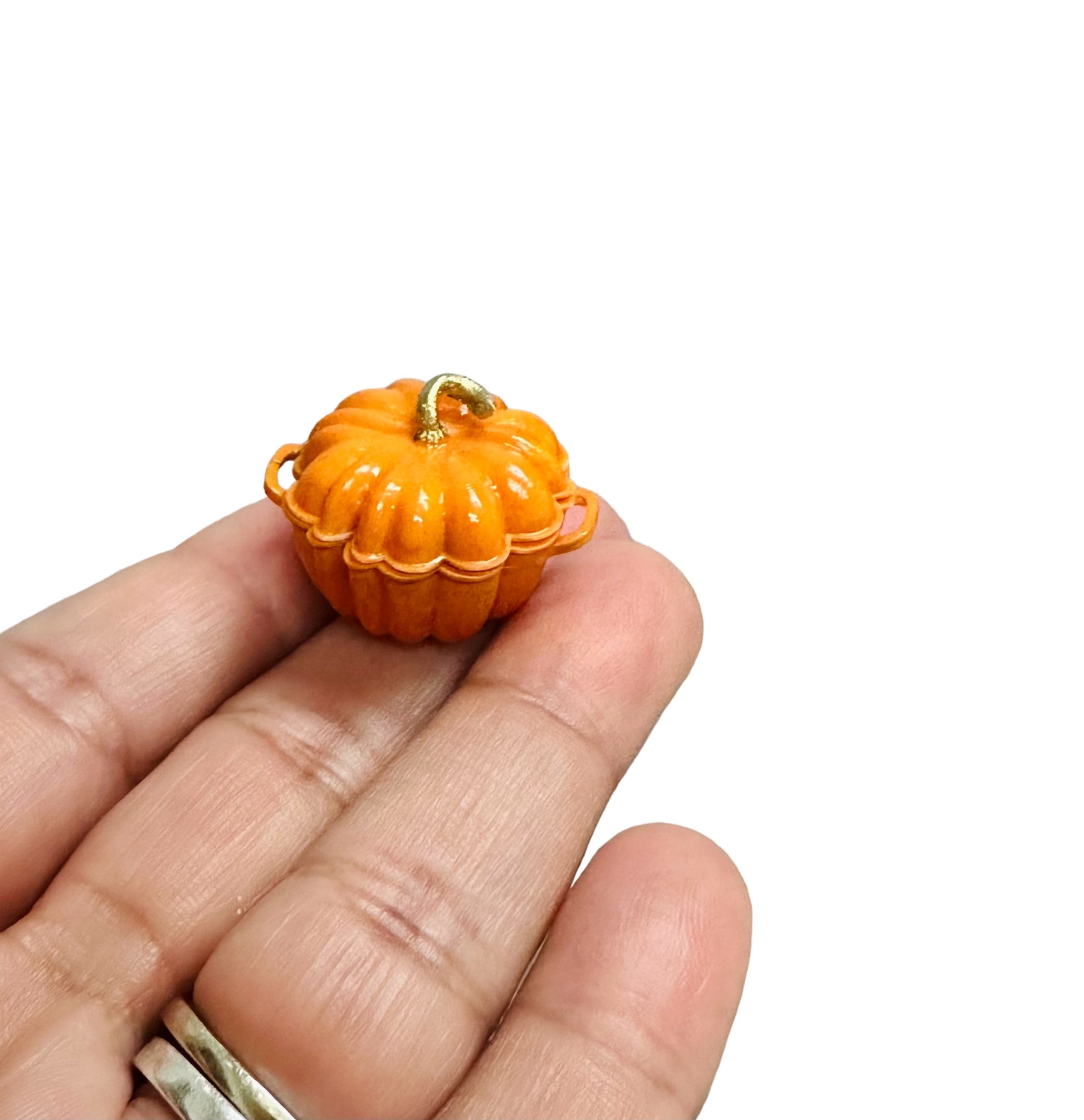 1:12 Pumpkin Dutch Oven  image 1