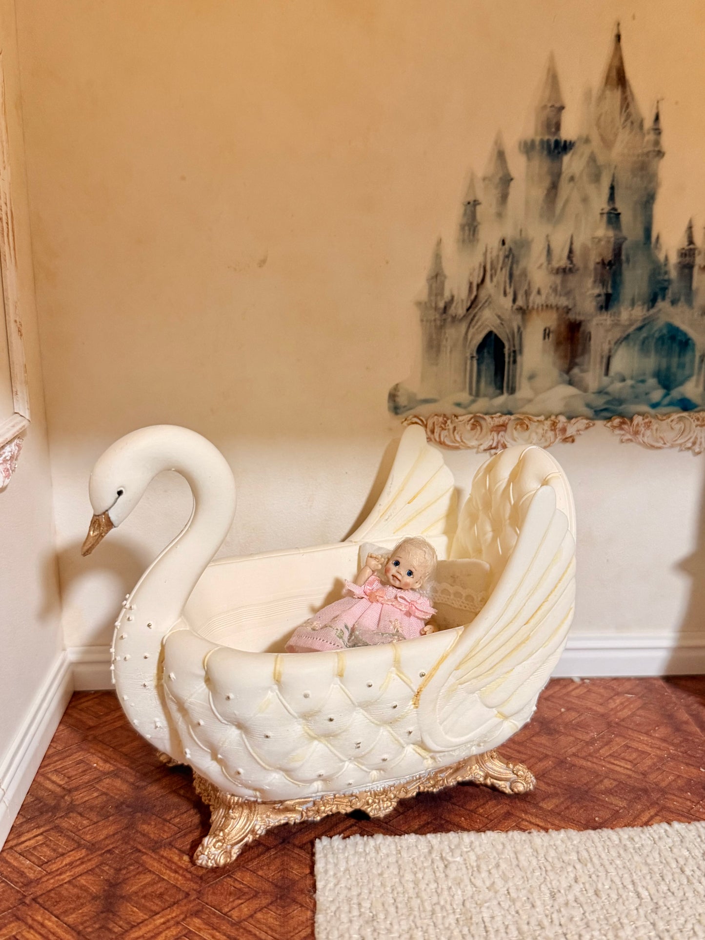 1:12 Scale Dollhouse Swan Crib