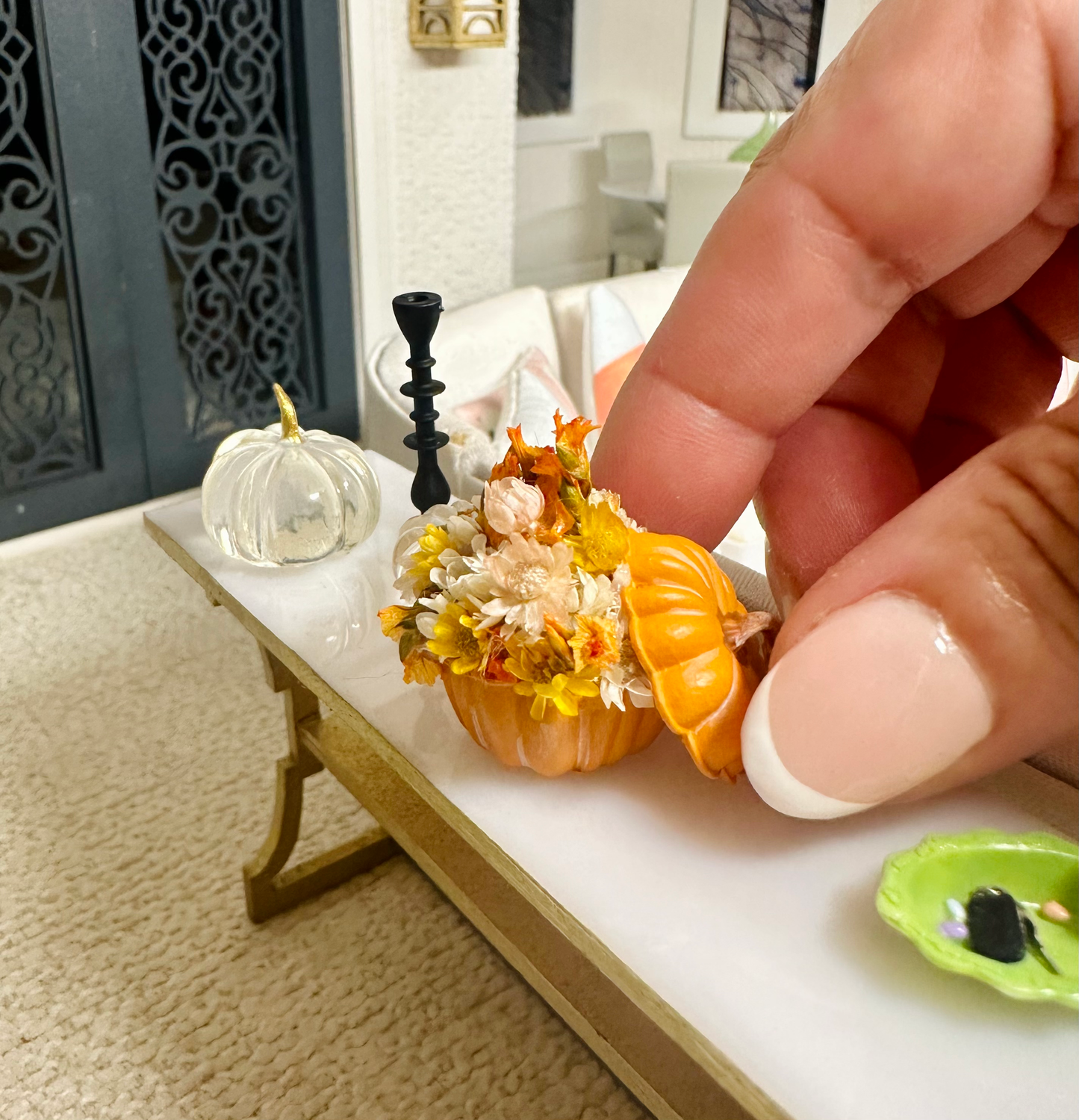 1:12 Scale Pumpkin Floral Arrangement for Dollhouse  image 1