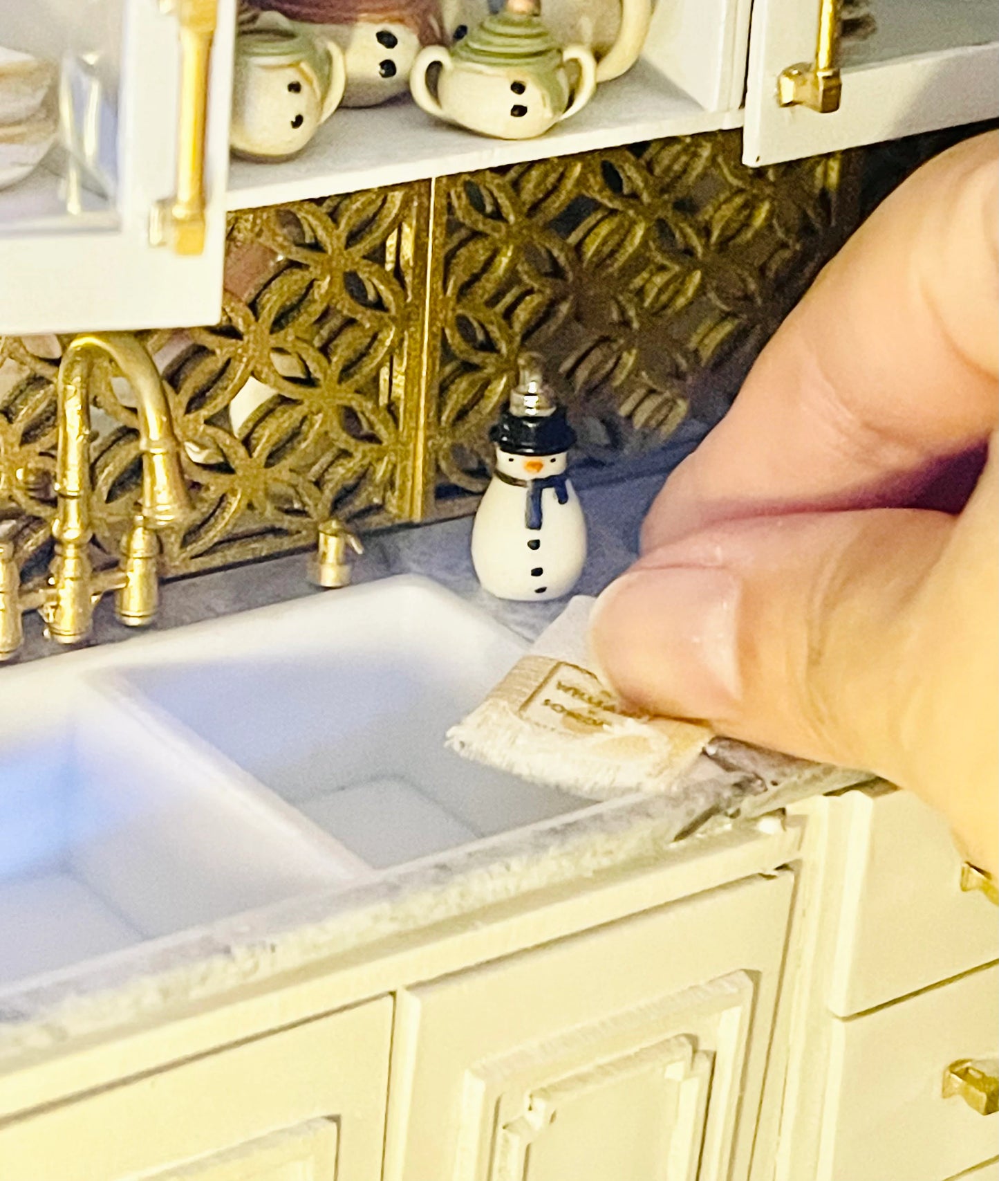 1:12 Scale Miniature Snowman Soap Pump for dollhouse décor
