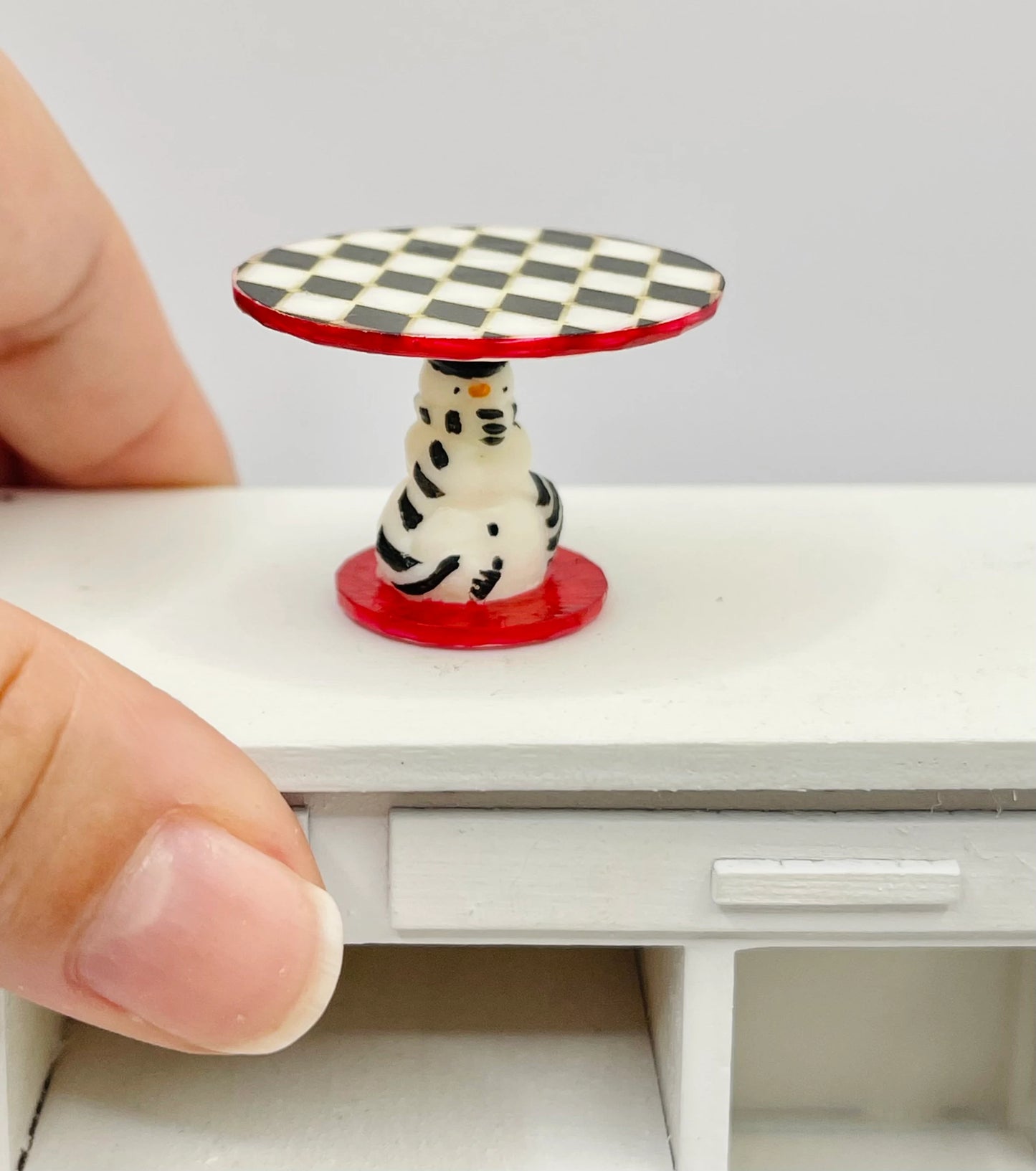 1:12 Scale Miniature Snowman Cake Stand for dollhouse décor